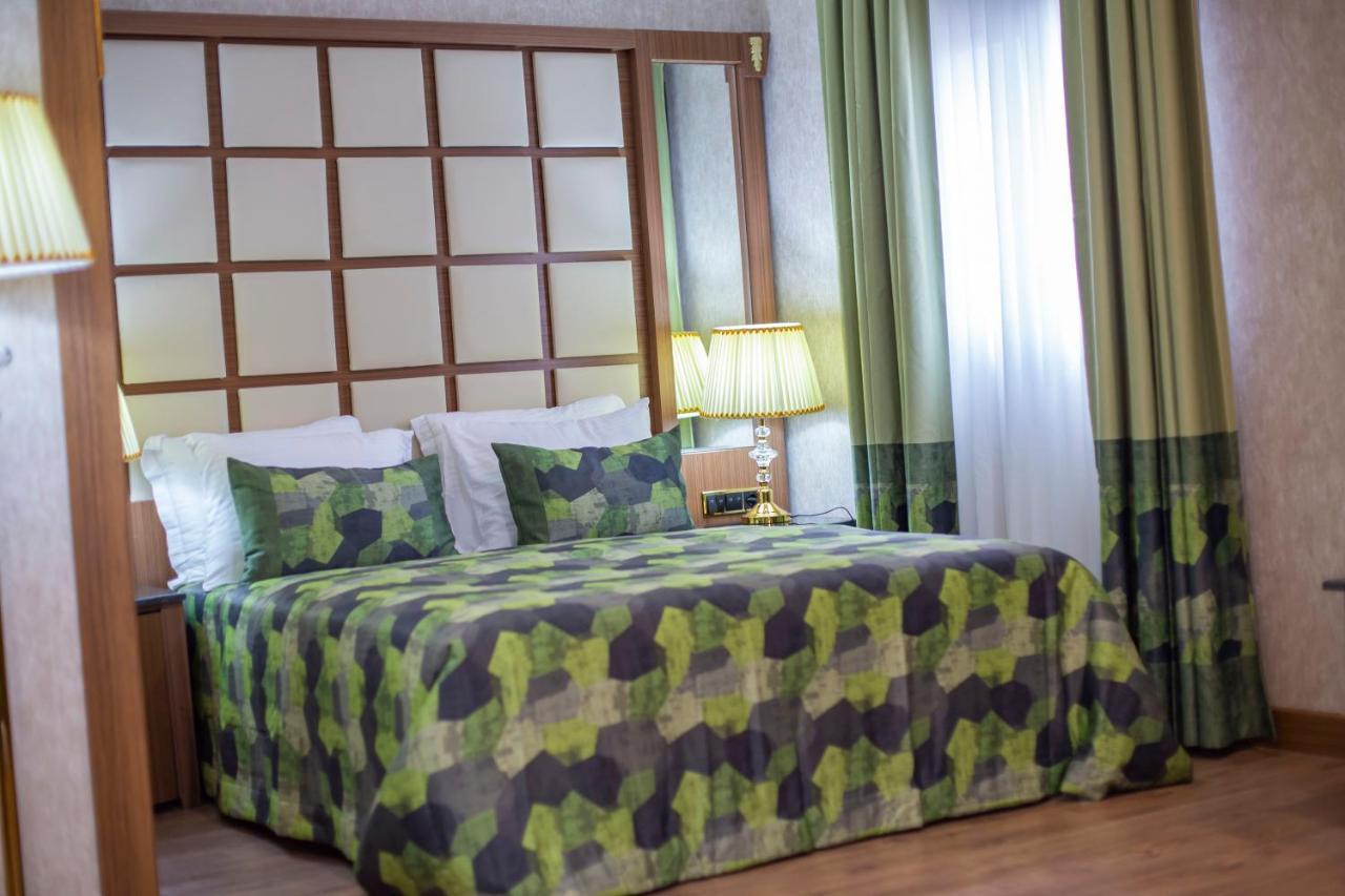 United Hotel International Yaoundé Extérieur photo